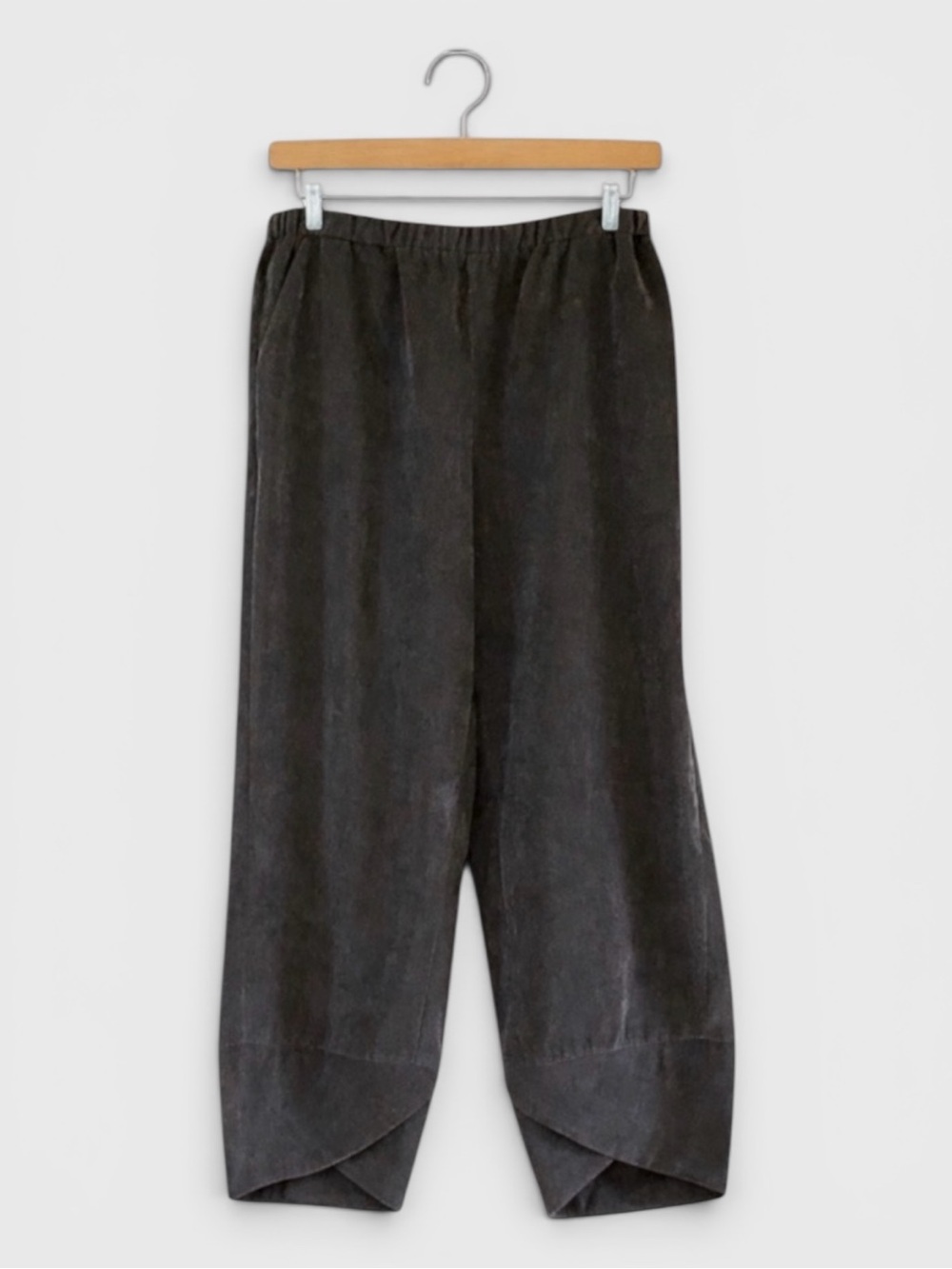 516 10/$50🏄🏻‍♀️ MISSLOOK Grey Corduroy Ankle Pants w/ elastic waist and pockets